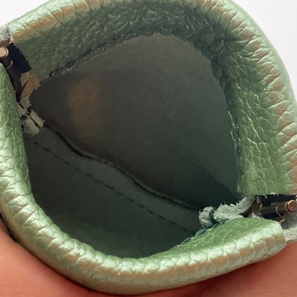 Portland Leather Goods Metallic Green Scalloped Leather Coin Purse Penny Pouch - Picture 8 of 11